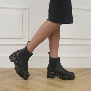 *New In Box* Dr. Martens Rometty in Black - Size 7